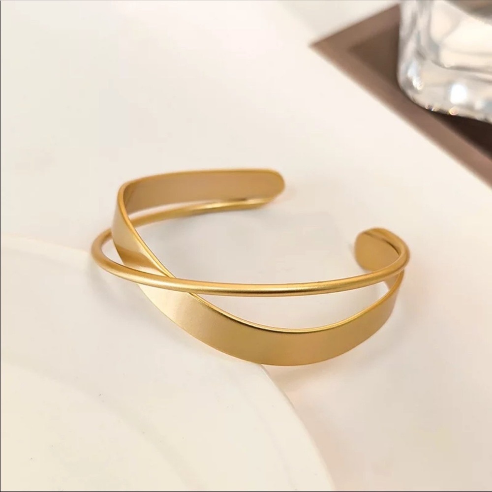 Elegant Gold Cuff Bracelet